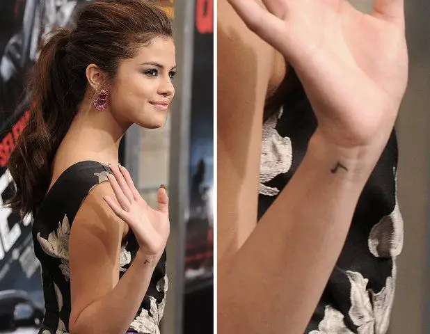 Tatuaje en la muñeca de Selena Gomez