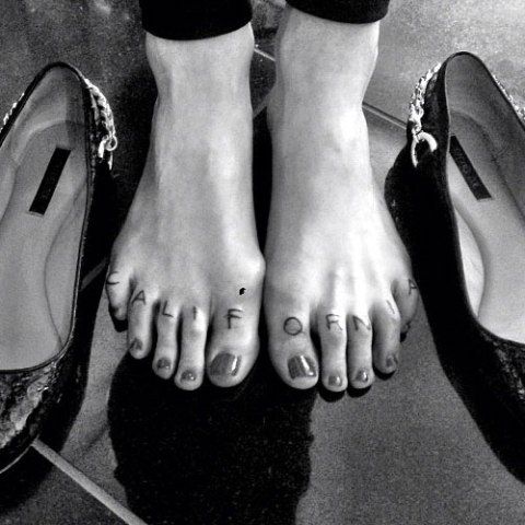 Tatuajes en el pie de Carah Faye Charnow