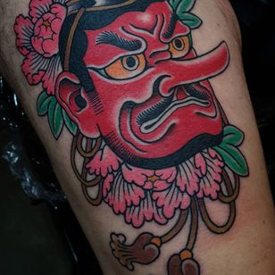 Tatuaje de Sven Anholt #SvenAnholt #Anholttattoo #japanese #tengu # peony #mask #yokai #flower #color