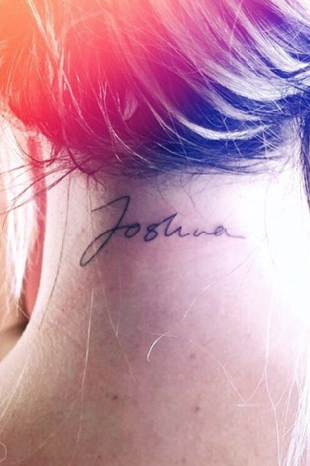 Tatuaje en el cuello de Charlotte Crosby