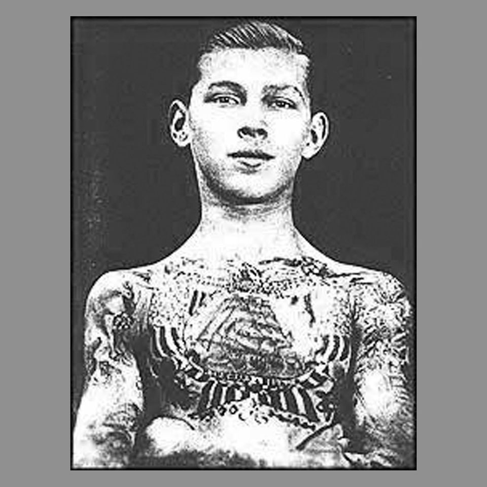 George Burchett cuando era joven mostró algunos de sus tatuajes raramente vistos #georgeburchett #kingoftattoos #militarytattoos #navaltattoos #blackandgreytattoos