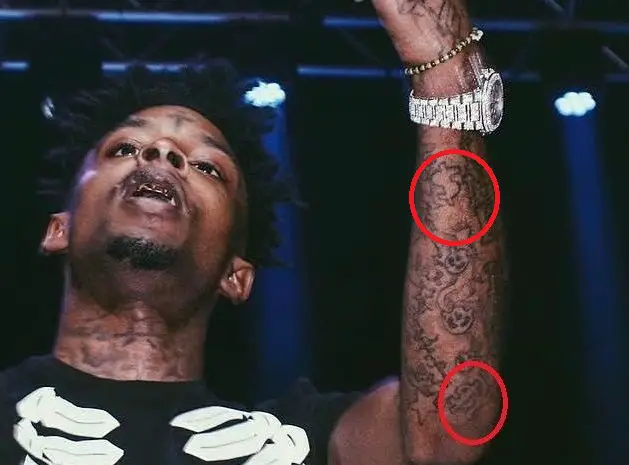 Signos de dólar en el antebrazo izquierdo - 21 tatuajes salvajes