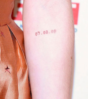 Sophie Turner 07.08.09 Tatuaje