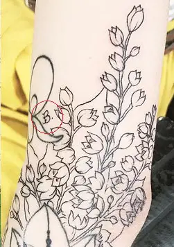 tatuaje acacia kersey flores