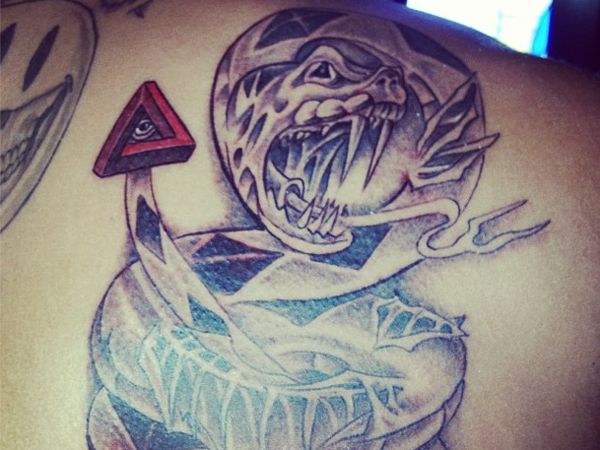 Chris Brown Snake, un tatuaje que todo lo ve