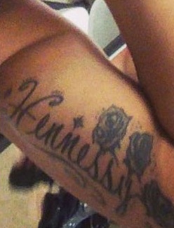 Cardi B Hennessy y el tatuaje de rosas