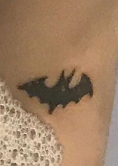 tatuaje de murciélago maggie lindemann