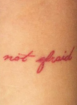 Maggie Lindemann no le teme a los tatuajes