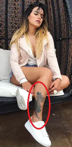 Tatuaje Karol G Roses