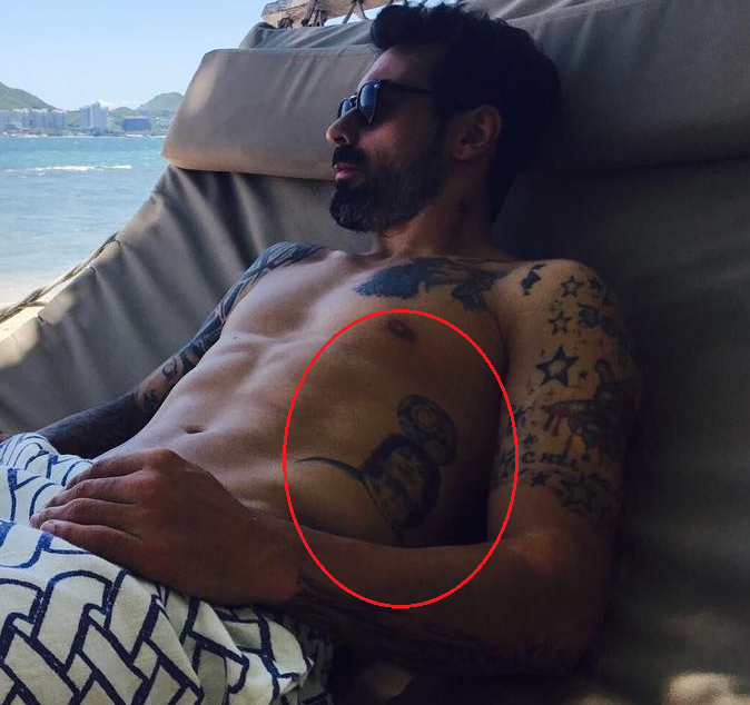 Tatuaje lateral de Ezequiel Lavezzi