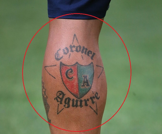 Tatuaje en la pantorrilla de Ezequiel Lavezzi