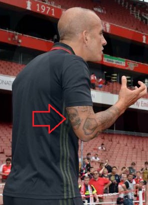 Paolo tattoo skull en brazo derecho