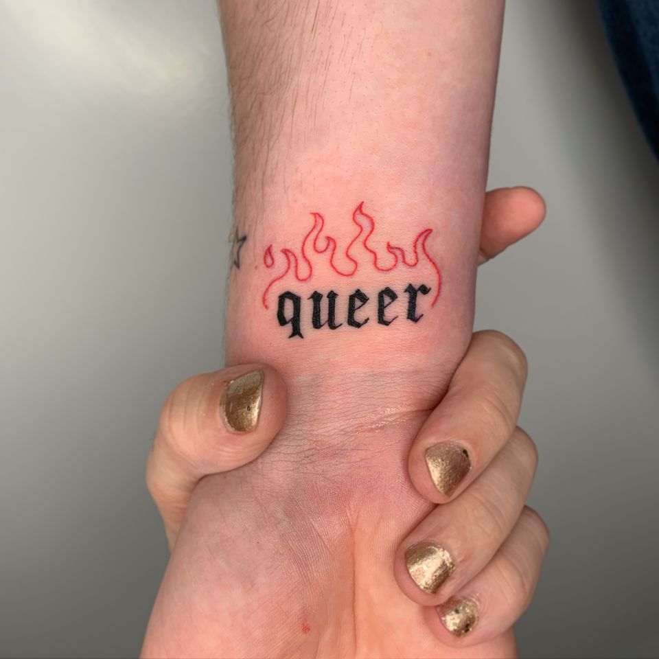 Tatuaje de Galen Bryce #GalenBryce #texttext #flametattoo #qttr #queertattoo
