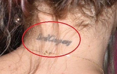 Tatuaje en el cuello de Jemima Kirke