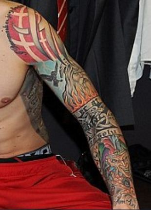 Tatuaje en el brazo de Daniel Agger