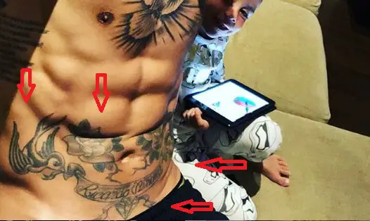 Tatuaje en el vientre de Ricardo Quaresma