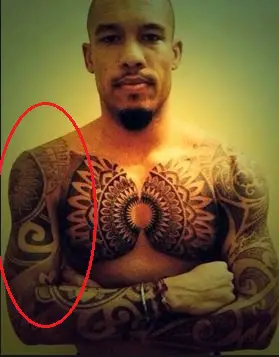 Tatuaje de hombro de Nigel de Jong 1