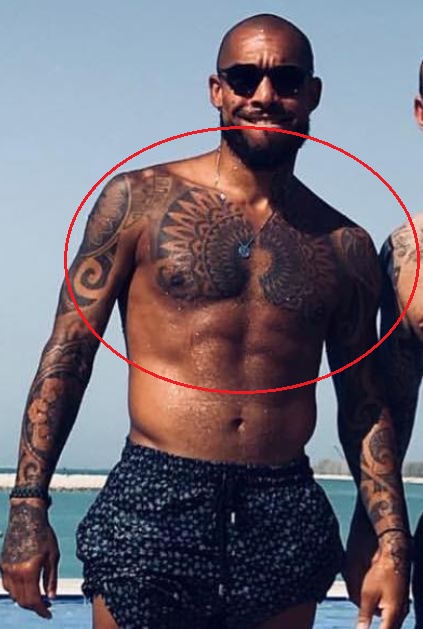 Tatuaje de Nigel de Jong en el pecho