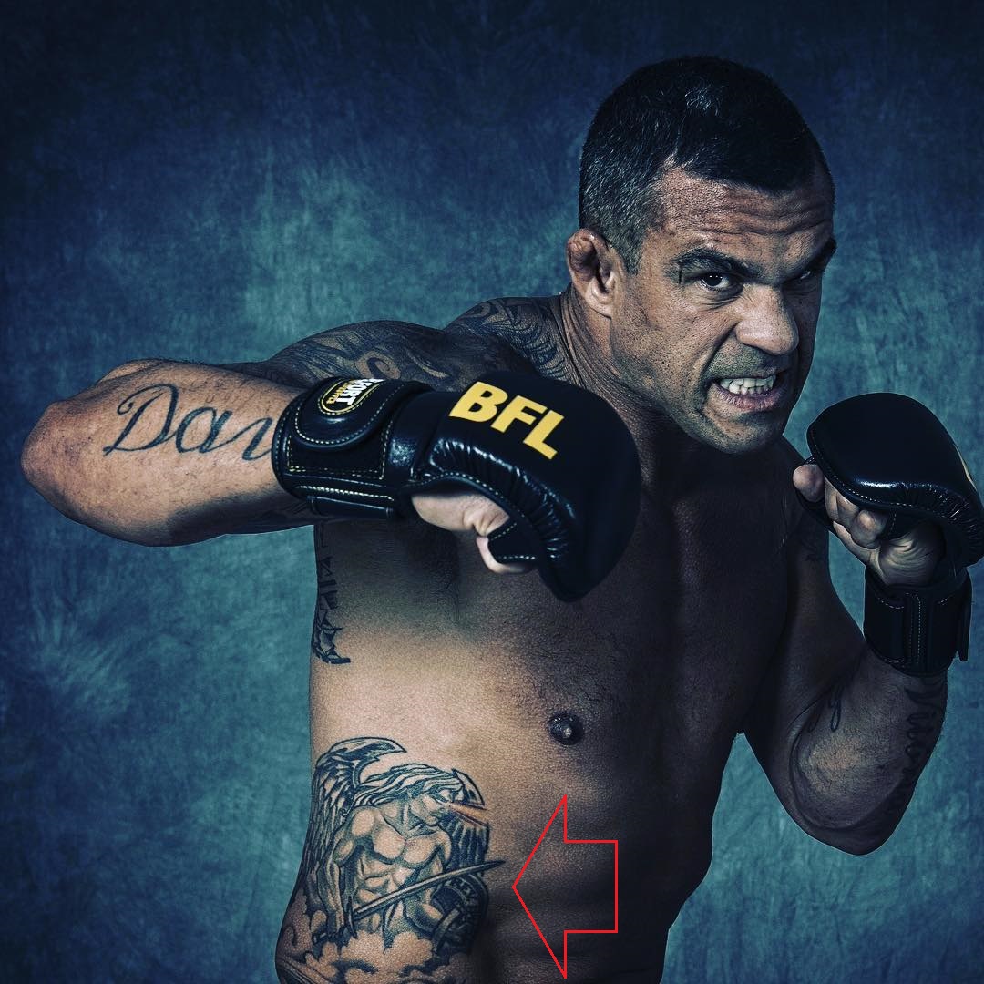 Vitor Belfort Tatuaje de un guerrero en el vientre derecho.jpg01