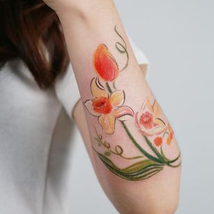 Tatuaje de pastel al óleo de Gong Greem #GongGreem #oilpastel #painterly #watercolor #color #floral #flower #naturaleza #planta # narciso