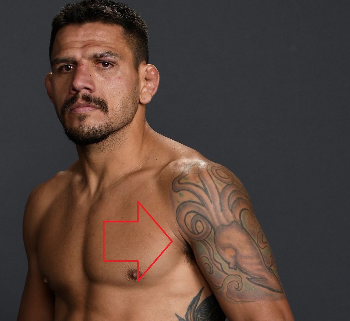 Tatuaje de Rafael Dos Anjos en el hombro izquierdo