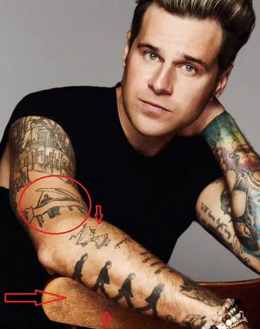 Tatuaje de piano masculino de Ryan Cabrera