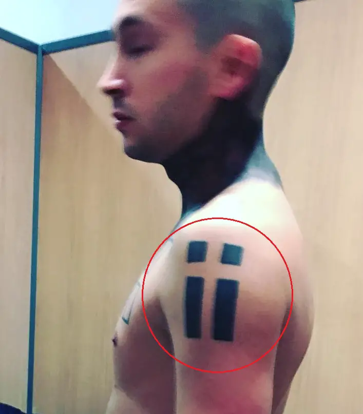 Tatuaje en el hombro izquierdo de Tyler Joseph 