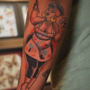 Tatuaje pin up de Wes Holland #WesHolland #pinupgirl #pinup #portrait #lady #woman #babe #tattooedgirl