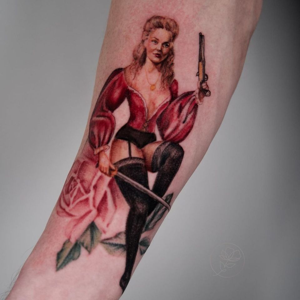 Tatuaje pin up de Taylor Webber #TaylorWebber #pinupgirl #pinup #portrait #lady #woman #babe #tattooedgirl