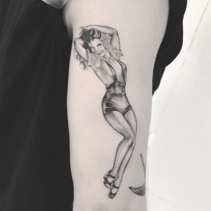 Pin up tattoo de Annelie Fransson #AnnelieFransson #pinupgirl #pinup #portrait #lady #woman #babe #tattooedgirl