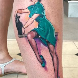 Pin up tattoo de David Corden #DavidCorden #pinupgirl #pinup #portrait #lady #woman #babe #tattooedgirl