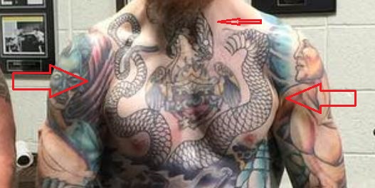 Andy Hurley tatuaje de serpiente