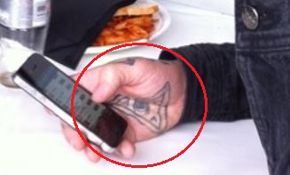 Andy Hurley tatuaje en la palma