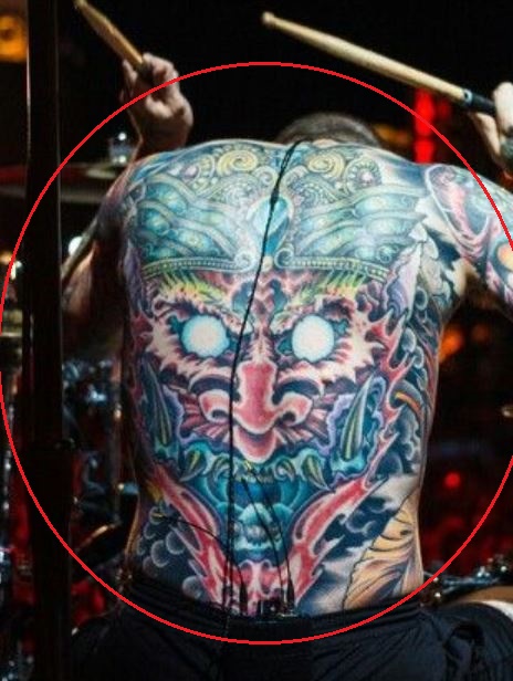 Tatuaje de Andy Hurley en la espalda