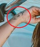 Tatuaje del símbolo de Cleo Pires