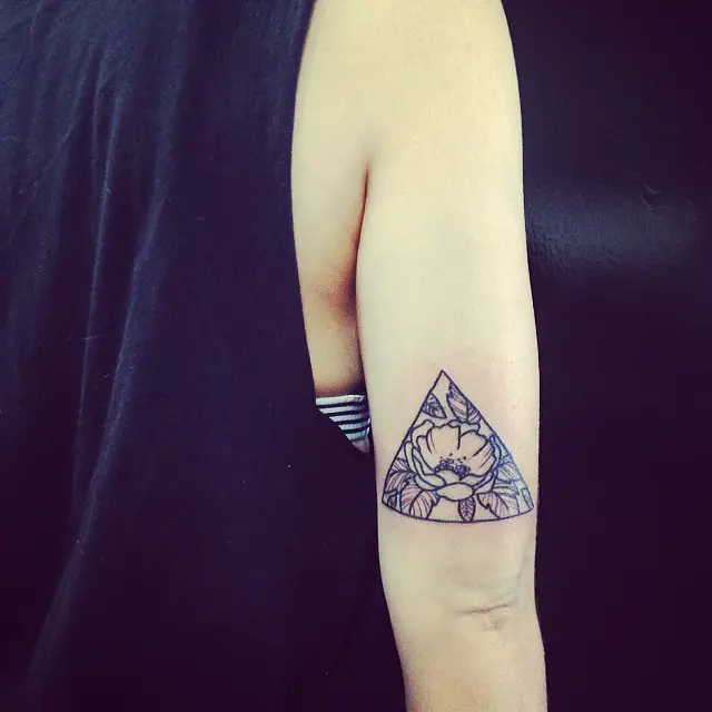 Tatuaje De Triángulo De Las Bermudas