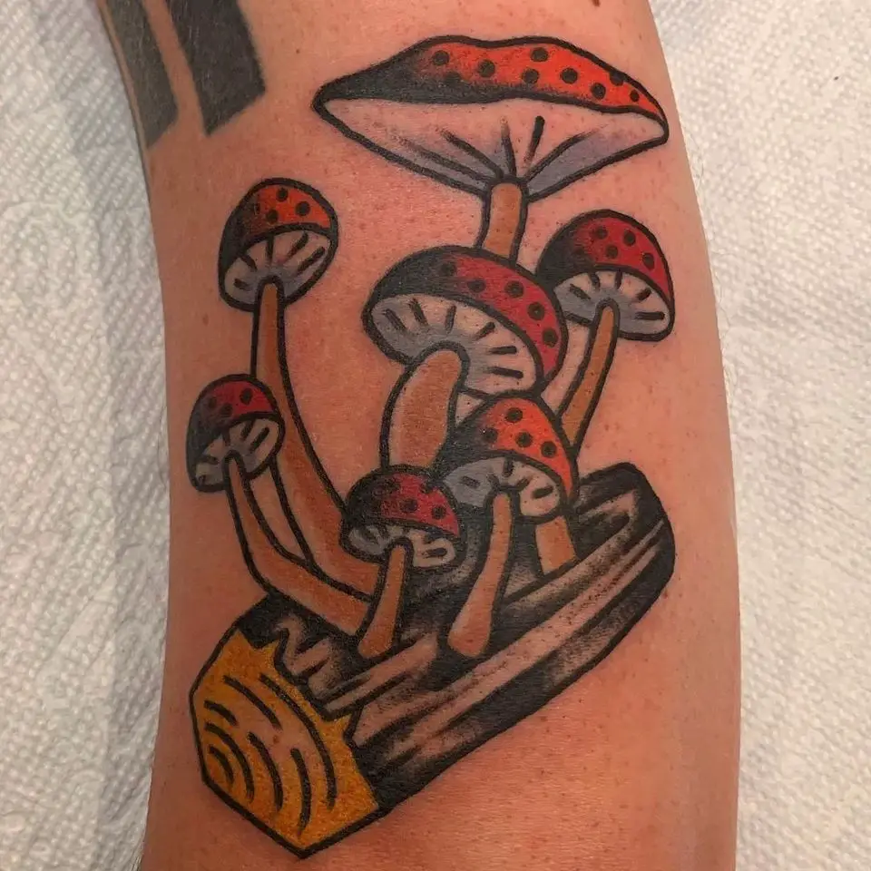 Tatuaje de esponja de Dan Santoro #DanSantoro #psychedelic tattoo #psychedelic #surrealistic #trippy # strange #acid #lsd #fungi 