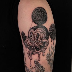Trippy tattoo of Skeleton Jelly #SkeletonJelly #psychedelictattoo #psychedelic #surrealistic #trippy #strange #mickeymouse