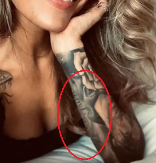 Tatuaje con la firma de la madre Sophia