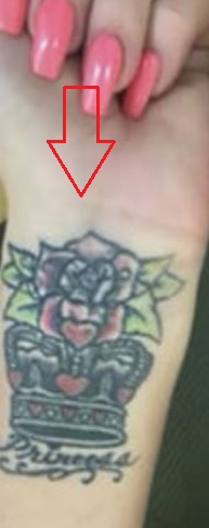 Tatuaje con una corona de rosas Katie Price