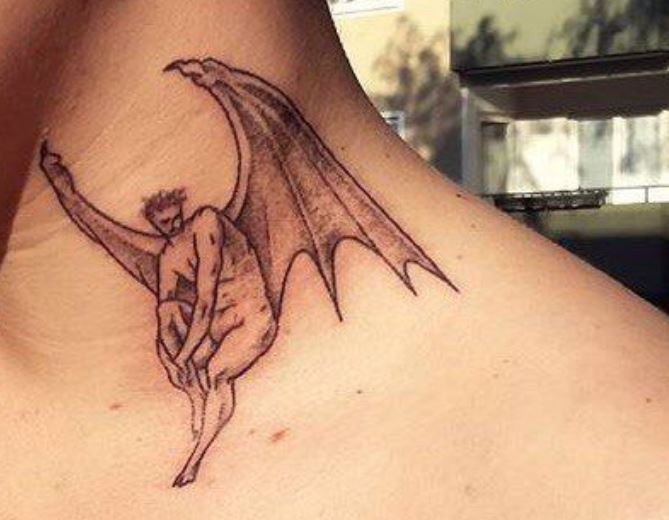 Tatuaje de Yuan Angel en el cuello