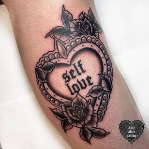 Self love tattoo por amyalicetattoo #amyalicetattoo #selflove #love #selfcare #heart #flower #rose #perls #bogstaver #illustrative #neotraditional 