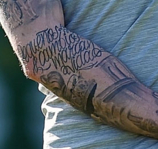 Alberto tatuaje en el brazo