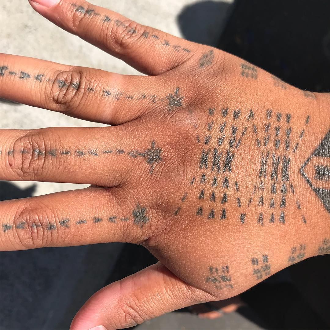 Jason Sutie- Tatuaje de mano