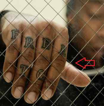 Tatuaje de dedo Ty Dolla Sign