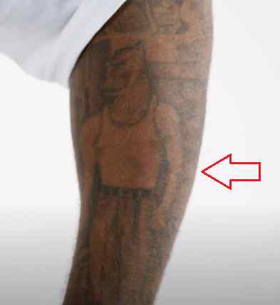 Pitbull tatuaje Ty Tyla signo