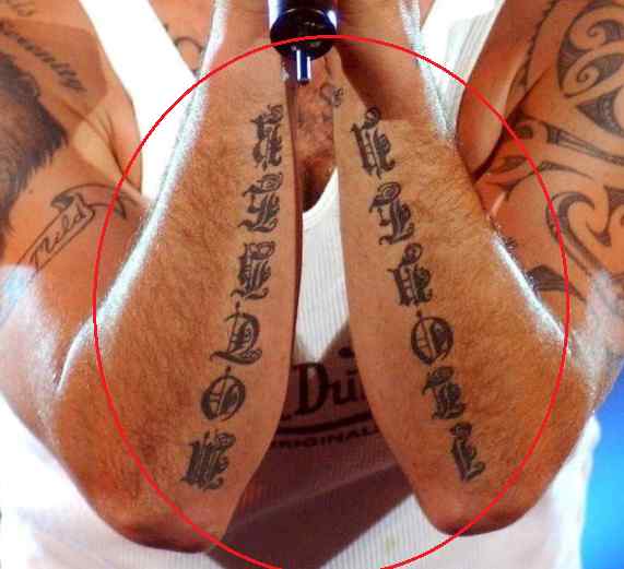 Tatuaje de las palabras de Robbie Williams