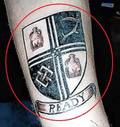 Tatuaje del escudo de Robbie Williams 1