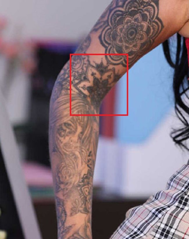 Tatuaje de mandala de Alicia