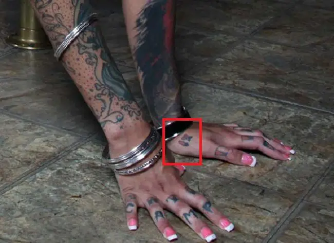Bonnie Rotten-Hand-Tattoo